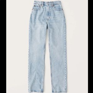 Abercrombie & Fitch Curve Love Ultra High Rise 90s Straight Jean Light Wash